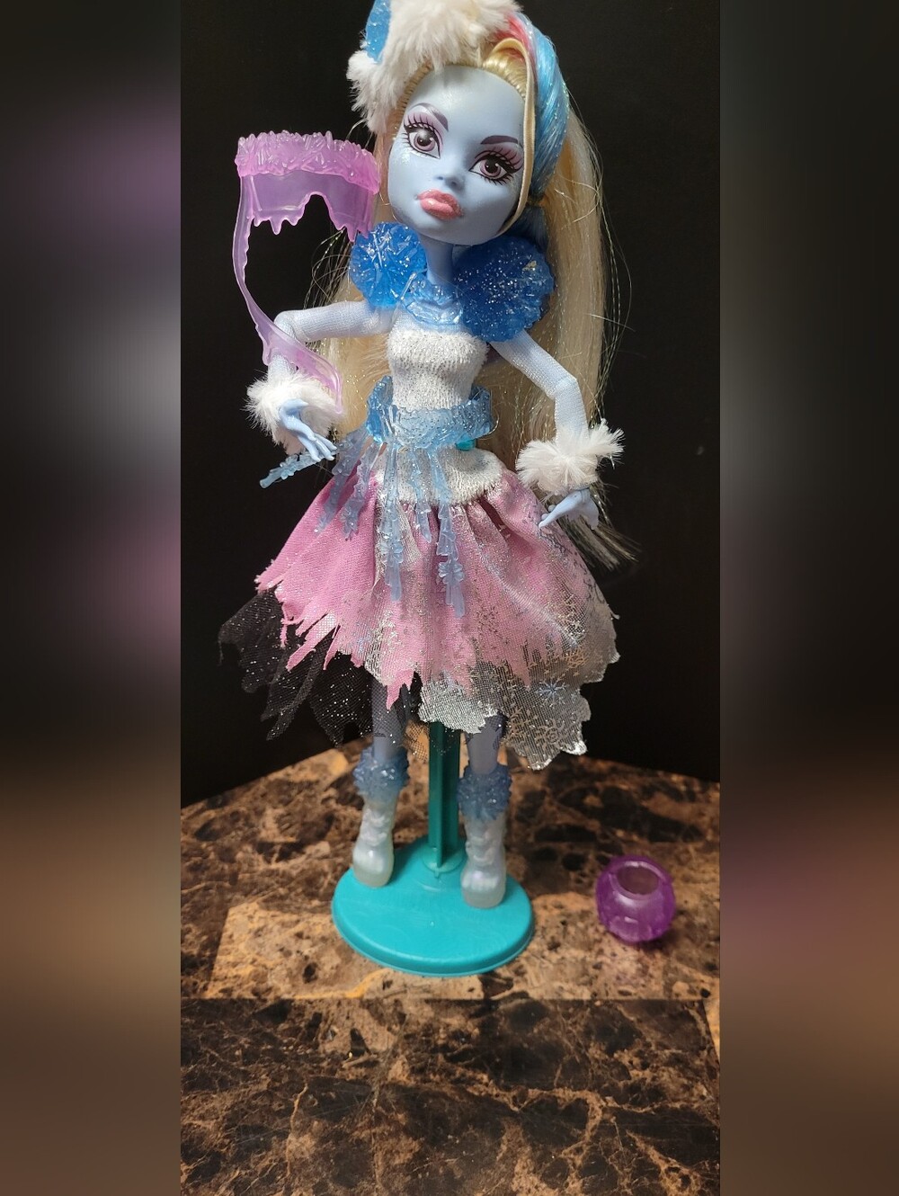 G1 Monster High Ghouls Rule Abbey Bominable Only Displayed